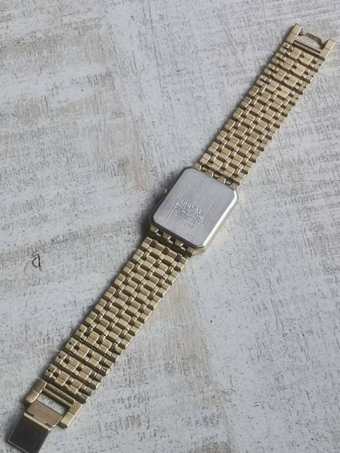 VINTAGE MENS PULSAR GOLD PLATED WATCH IN EXCELLENT WORKING CONDITION