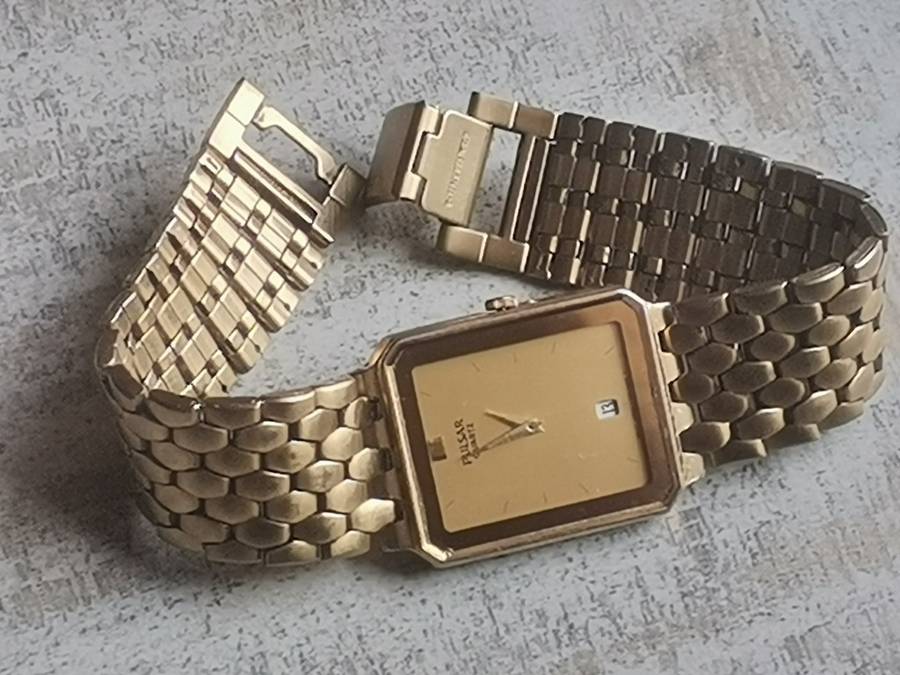VINTAGE MENS PULSAR GOLD PLATED WATCH IN EXCELLENT WORKING CONDITION