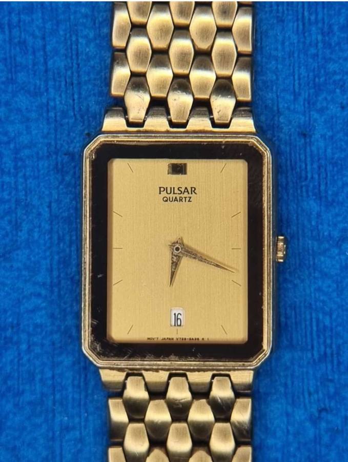VINTAGE MENS PULSAR GOLD PLATED WATCH IN EXCELLENT WORKING CONDITION