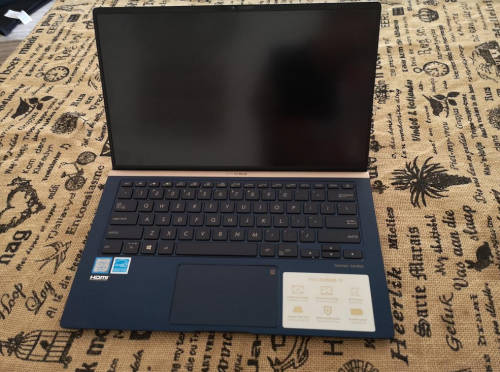 ASUS 14` Zenbook Notebook UX433F i5 (Blue and Rose Gold)