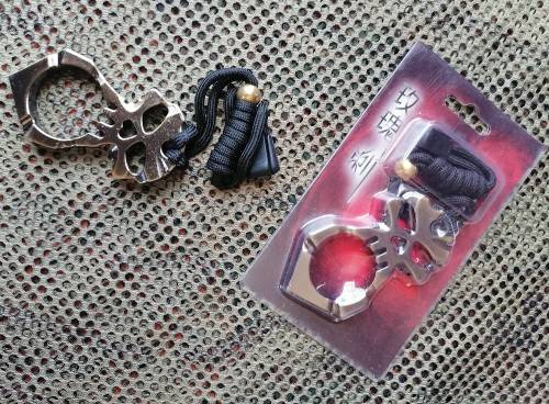 Self defence skull necklace
