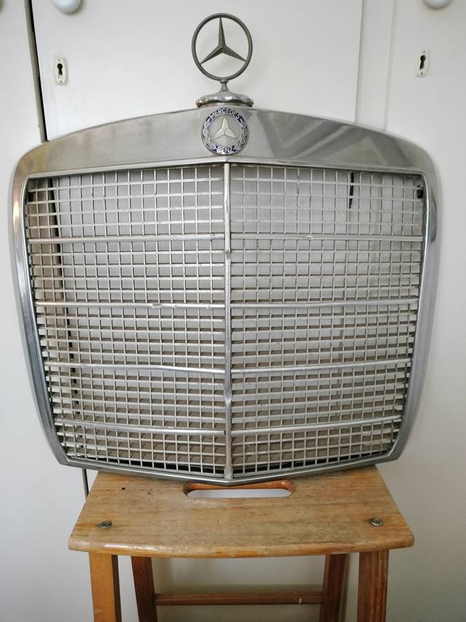 Mercedes Benz Grill