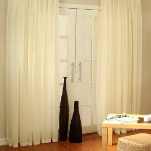 BARGAIN!!!! GORGEOUS CREAM OR WHITE PLAIN VOILE CURTAINS - 5M x 2.3M!!!!