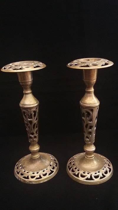 Stunning pair of candlesticks with beautiful detail.  One Bid