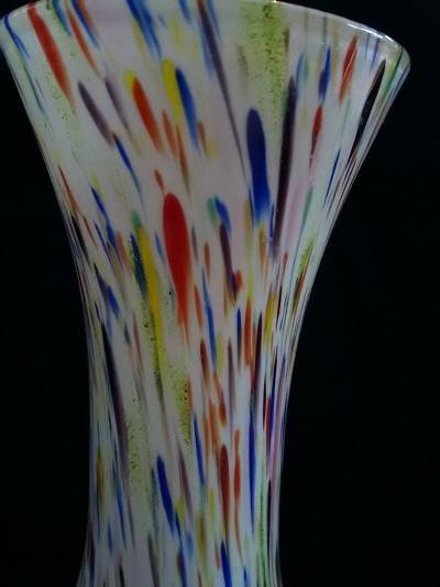 Exquisite - Stunning Glass Vase with multi colours - Perfect Condition