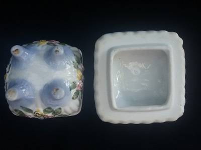 Beautiful trinket pot with flowers and gilt accents