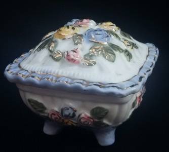 Beautiful trinket pot with flowers and gilt accents