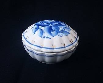 Blue & White trinket pot with flared edges and gilt detail.  In perfect condition