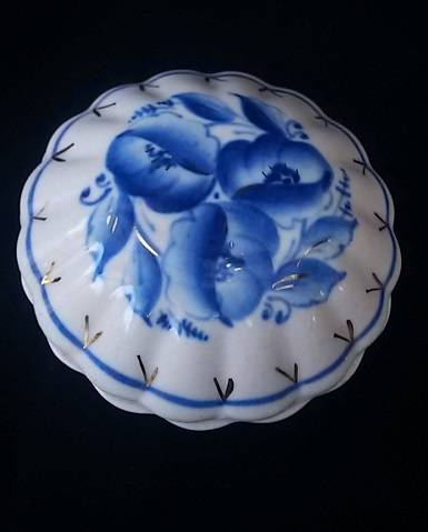 Blue & White trinket pot with flared edges and gilt detail.  In perfect condition