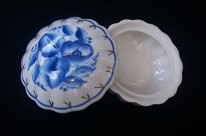 Blue & White trinket pot with flared edges and gilt detail.  In perfect condition