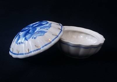 Blue & White trinket pot with flared edges and gilt detail.  In perfect condition