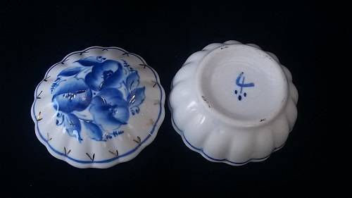 Blue & White trinket pot with flared edges and gilt detail.  In perfect condition