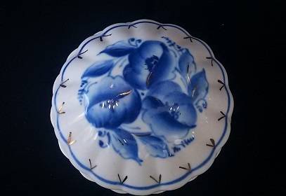 Blue & White trinket pot with flared edges and gilt detail.  In perfect condition