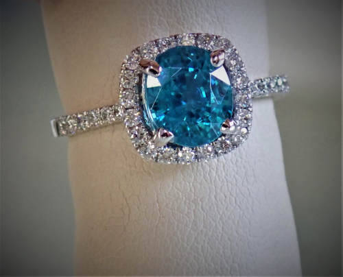 ***Video*** Outstanding Sky Blue Ziron 0.95ct. Oval Cut (DON`T MISS THIS ONE)