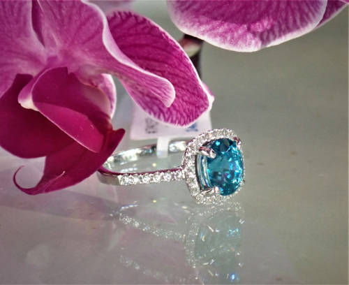 ***Video*** Outstanding Sky Blue Ziron 0.95ct. Oval Cut (DON`T MISS THIS ONE)