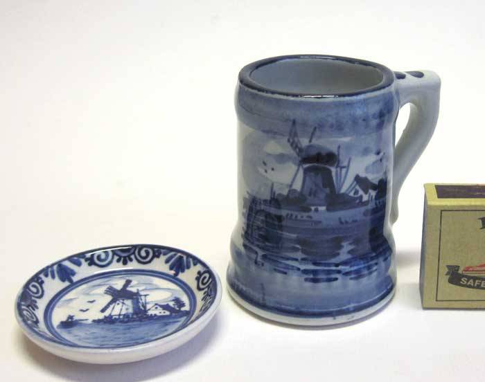 2 small Delft items - miniature plate and miniature beer mug - Blue & White