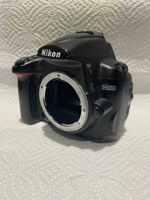 ***Nikon D5000 SLR Camera ***Battery ***Please Read