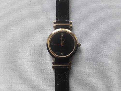 Beautiful Women`s Genuine Diamond Accent Quats With Genuine Leather Strap