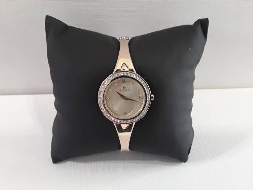 New Gold Accurist 8010 Ladies Watch