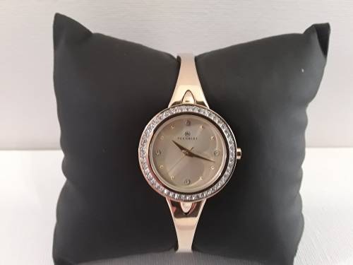 New Gold Accurist 8010 Ladies Watch