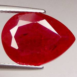10.70 cts RUBY pear facet (Madagascar)