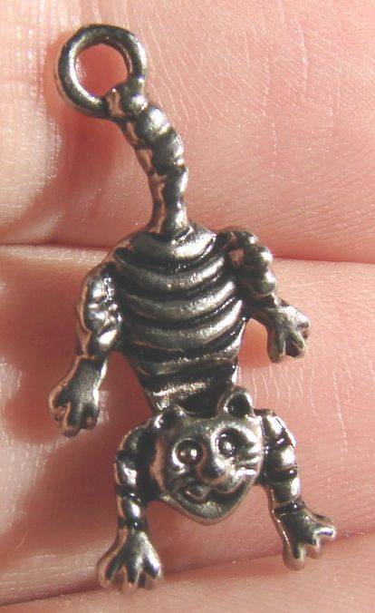 CHARM - Metal / nickel CAT - sold individually