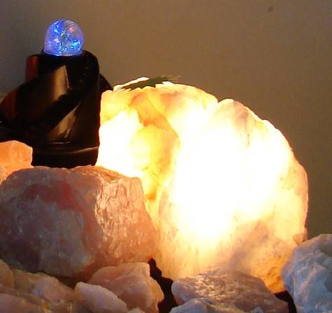 SPRING SALE  **  SNOW QUARTZ lamp... stunning!!! (4.5kg to 5kg)