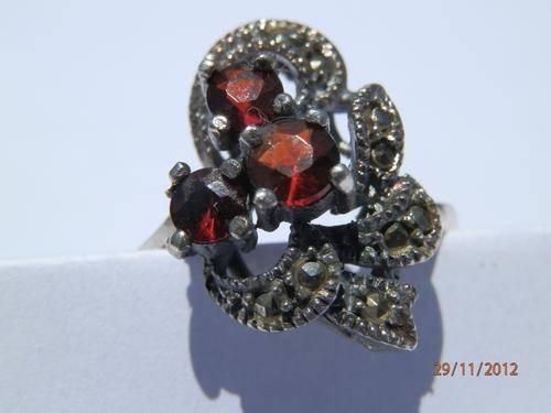 Sterling silver garnet & marquzette ring