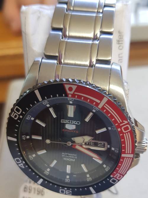 SEIKO 5 SPORTS AUTOMATIC BLACK FACE S/STEEL DIVERS STYLE (Gentlemen) -AMAZING DEAL!!