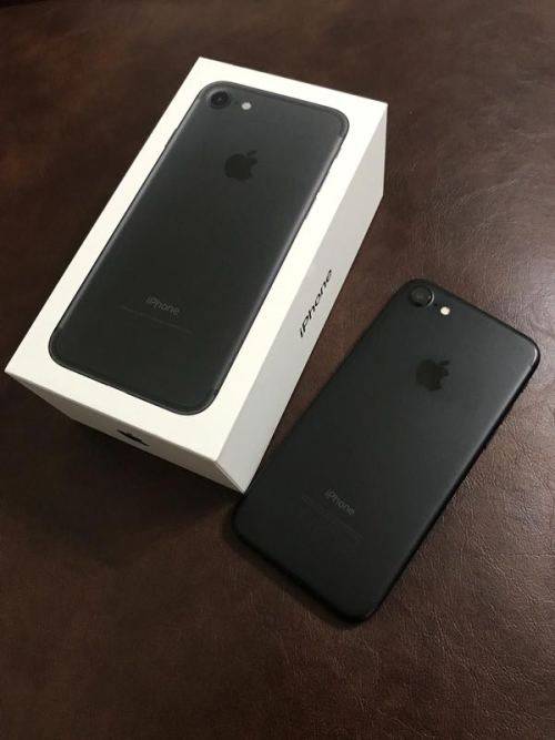 APPLE iPhone 7 32GB LTE with charger cable & screen protector  - amazing condition !!GREAT DEAL!!