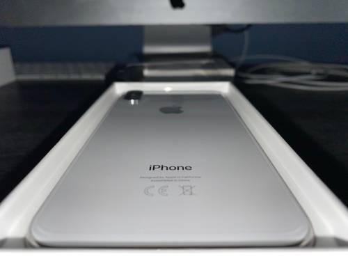 iPhone X 64GB white with Airpods and accesories