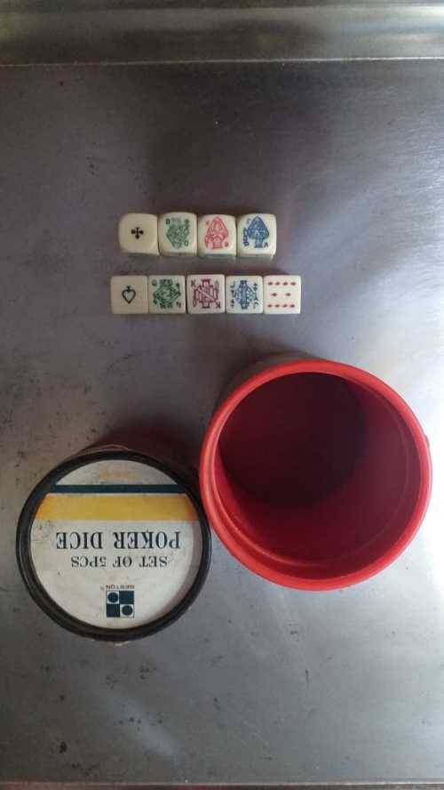 Vintage Beston Set of 5 Pieces Poker Dices.