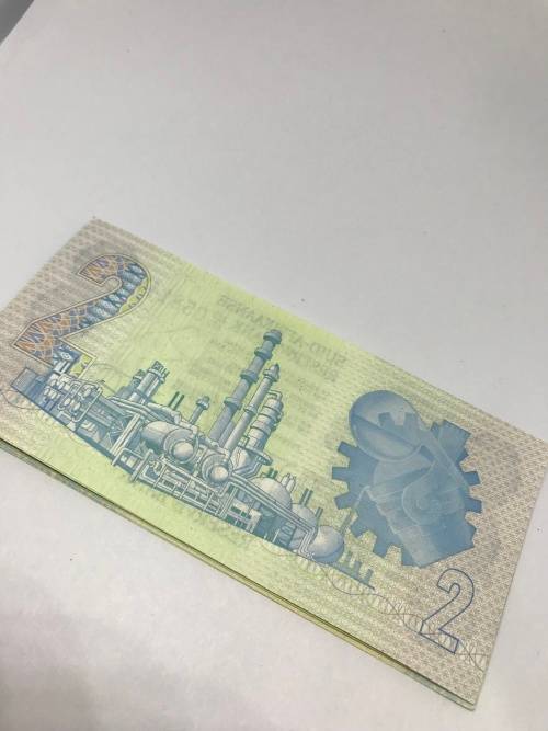 NEW UNCIRCULATED South African TWO RAND Bank Notes