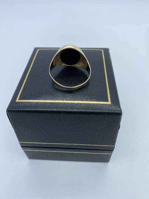 *STUNNING ONYX & GOLD RING* - (RETAIL R9000)