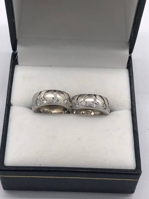 *18CT WHITE GOLD & CUBIC EARRINGS* BID FROM R1