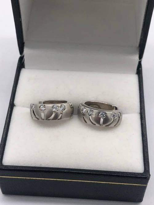 *18CT WHITE GOLD & CUBIC EARRINGS* BID FROM R1