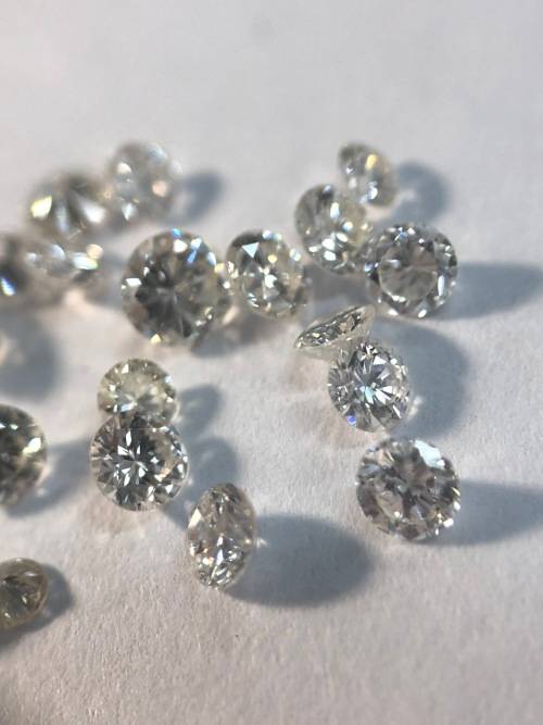*2 x 0.10CT VS DIAMONDS* BID FROM R1!!!