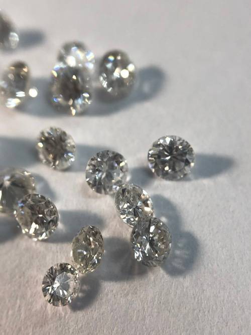 *2 x 0.10CT VS DIAMONDS* BID FROM R1!!!