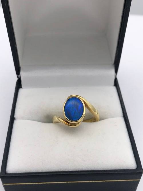 *18CT GOLD OPAL RING!!!* BID FROM R1!