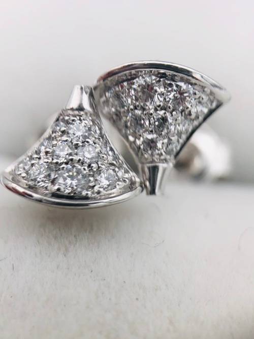 *18CT W/GOLD DIAMOND CONE EARRINGS* 0.30CT WEIGHT!