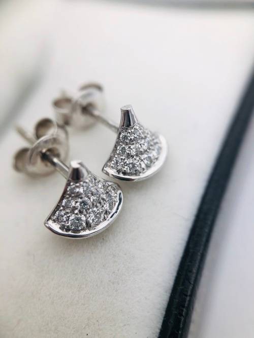 *18CT W/GOLD DIAMOND CONE EARRINGS* 0.30CT WEIGHT!