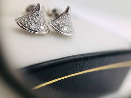 *18CT W/GOLD DIAMOND CONE EARRINGS* 0.30CT WEIGHT!