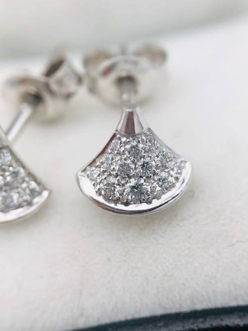 *18CT W/GOLD DIAMOND CONE EARRINGS* 0.30CT WEIGHT!