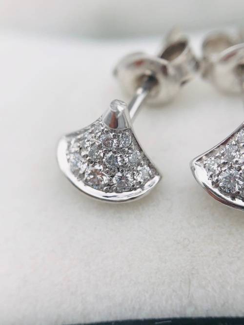 *18CT W/GOLD DIAMOND CONE EARRINGS* 0.30CT WEIGHT!