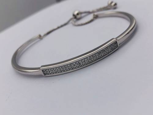 *BEAUTIFUL SILVER & CUBICS LADIES BAND* R1 BIDS