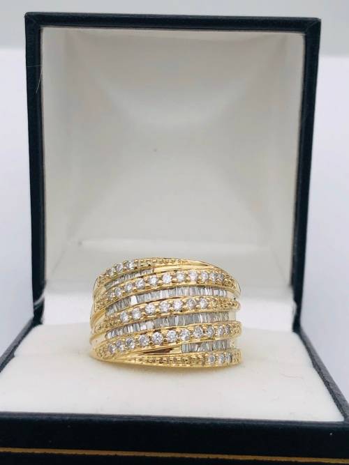 *1.5CT HEAVY DIAMOND CLUSTER RING* 18K GOLD!