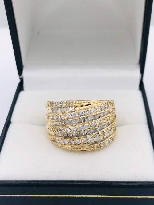 *1.5CT HEAVY DIAMOND CLUSTER RING* 18K GOLD!