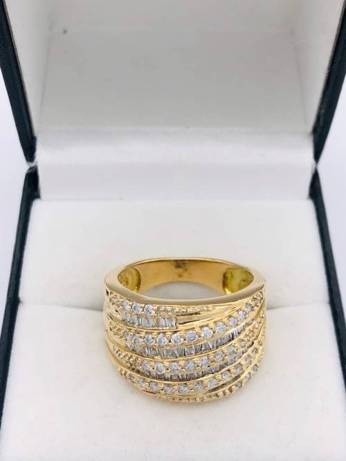 *1.5CT HEAVY DIAMOND CLUSTER RING* 18K GOLD!