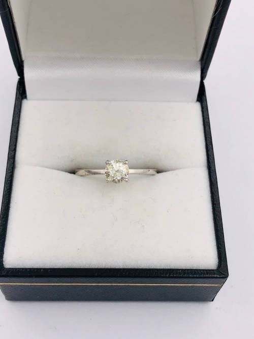 *0.55CT DIAMOND ENGAGEMENT RING*R1 BIDS
