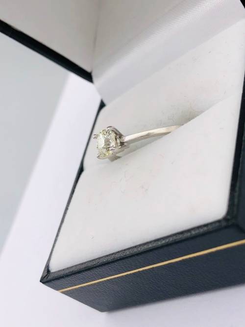 *0.55CT DIAMOND ENGAGEMENT RING*R1 BIDS